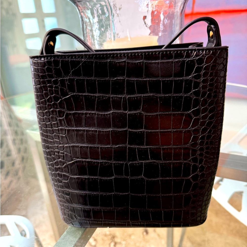 Classy little small tote for an evening out ! NWOT! 💖💖💖